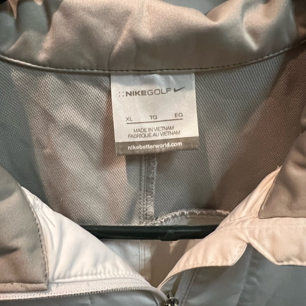 Like new Nike Golf jacket - Picture 3 of 4